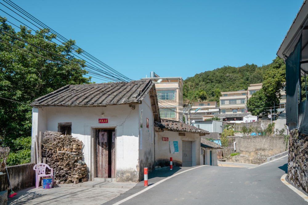 广东省农村旧村改造，探索与实践